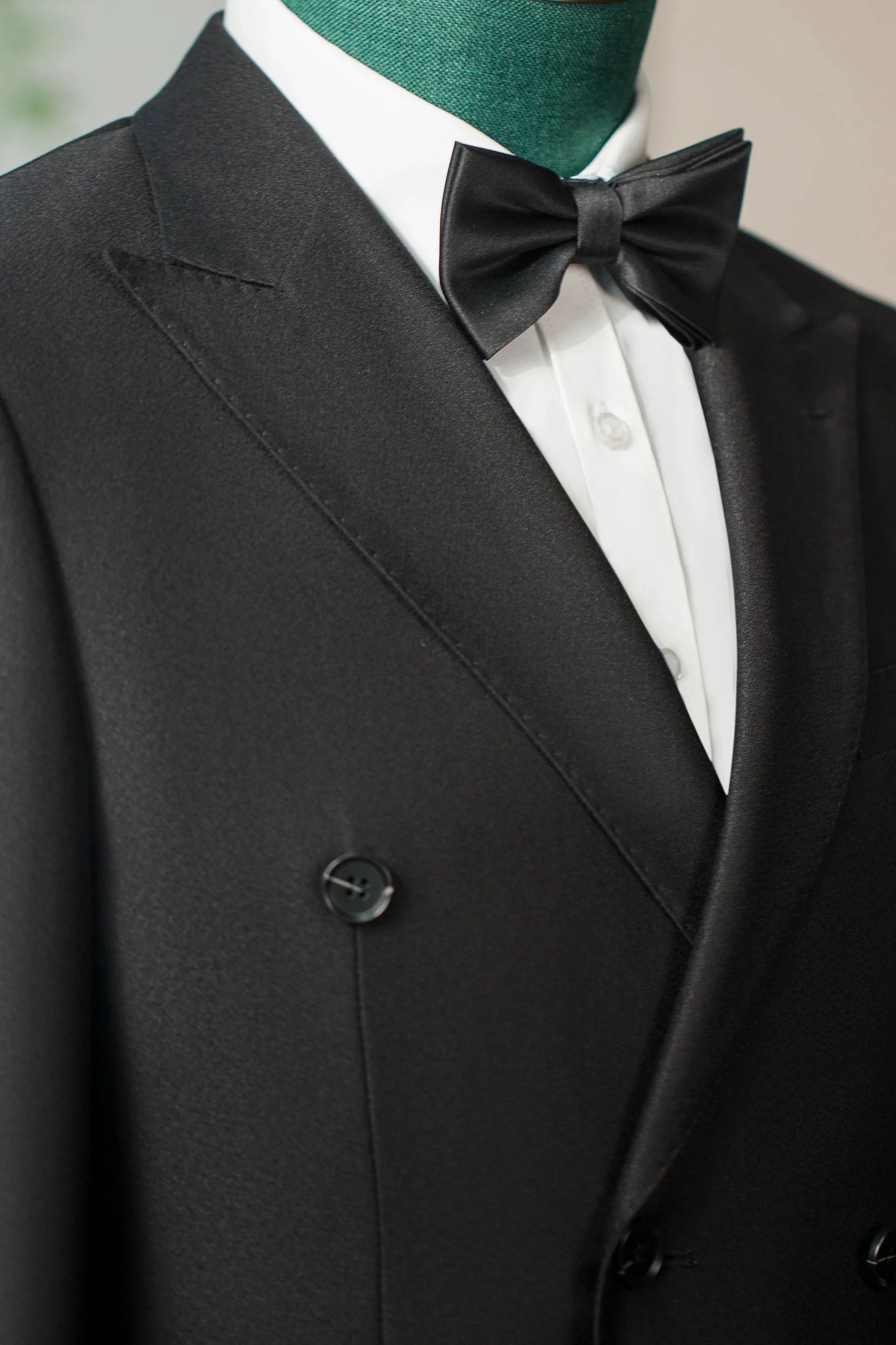 Double-Breasted Black Wool Tuxedo for Groom and Groomsmen Formal Wedding Suit - Image 2