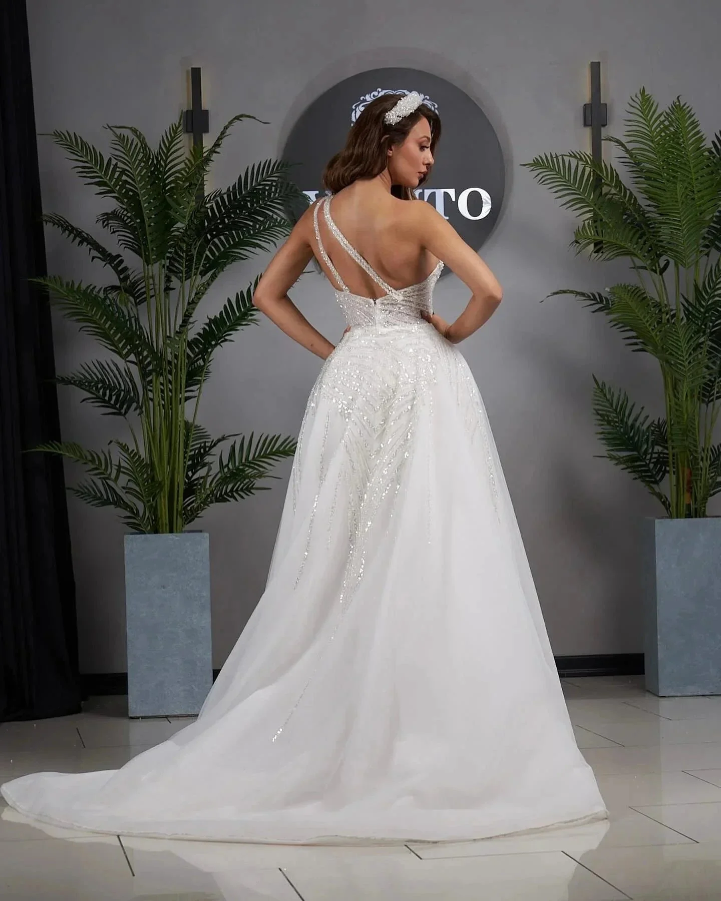 Elegant A-line One Shoulder Sleeveless Appliques Tulle Wedding Dress Woman - Image 4