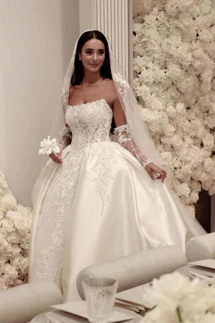Elegant A-Line Tulle Scoop Sleeveless White Wedding Dress With Appliques - Image 2