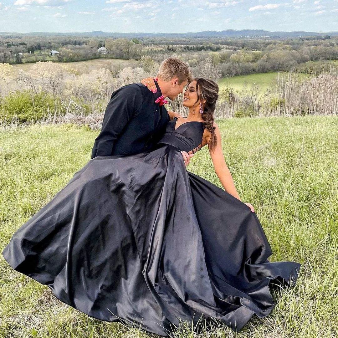 Elegant Black A-line V-neck Long Prom Dresses with Pockets - Image 2