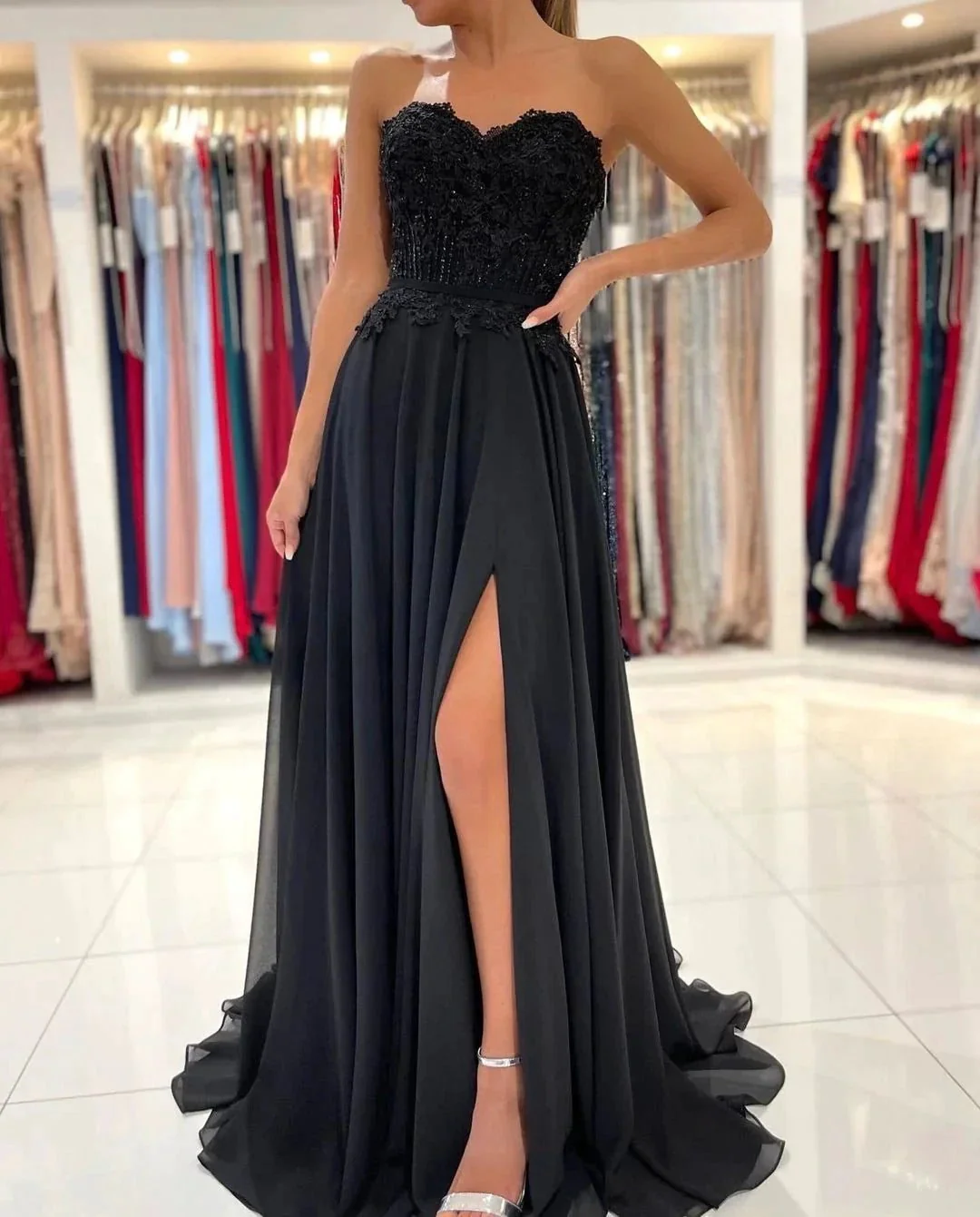 Elegant Black Long A-line Sweetheart Chiffon Prom Dress with Slit - Image 3
