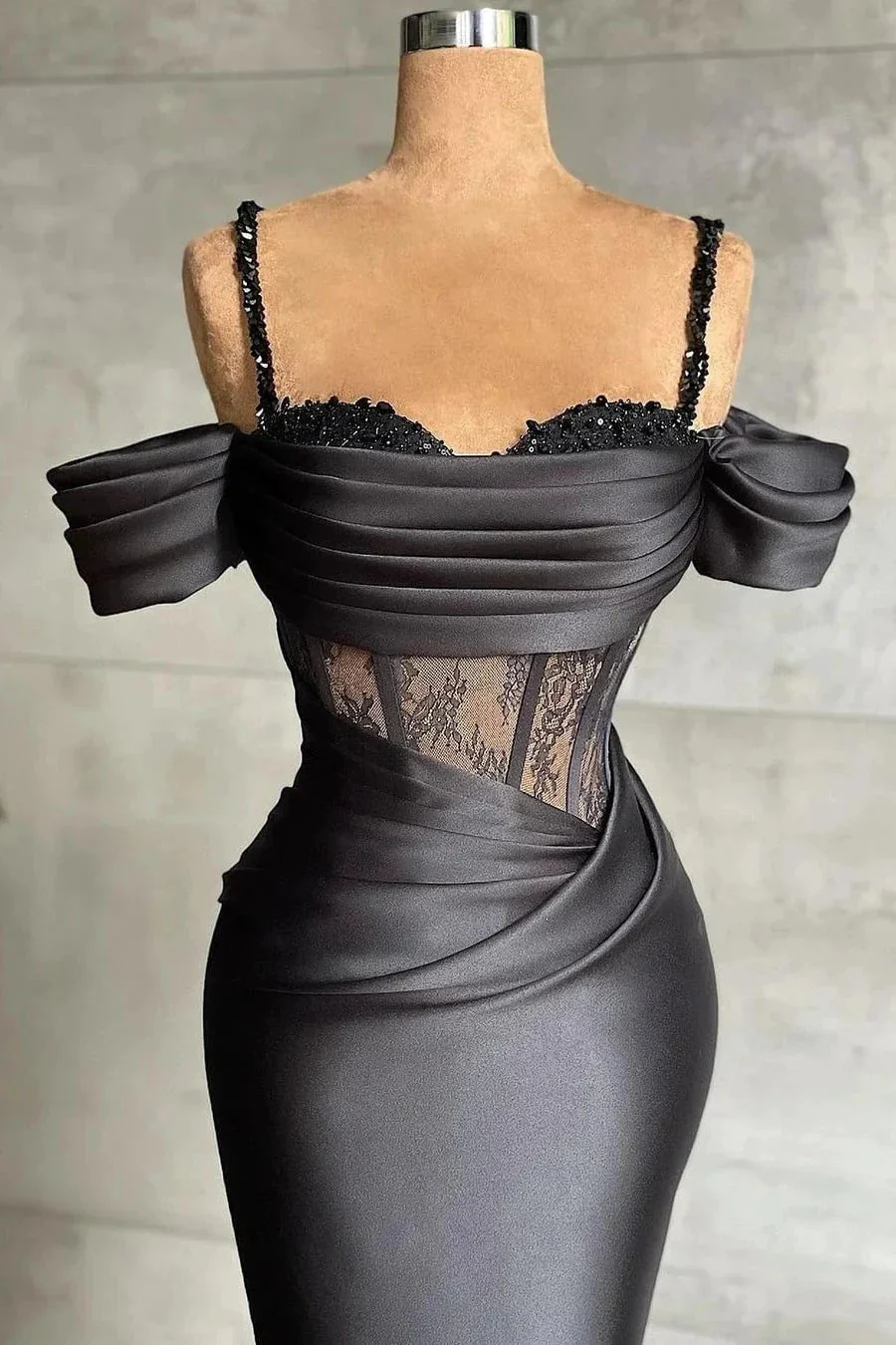 Elegant Black Off-the-shoulder Mermaid Prom Dress With Lace - Image 2