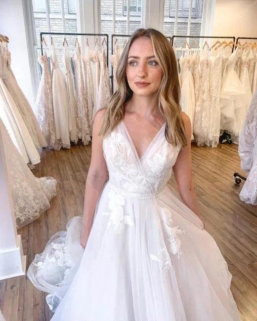 Elegant Boho V-neck A-Line Wedding Dresses With Lace - Image 2