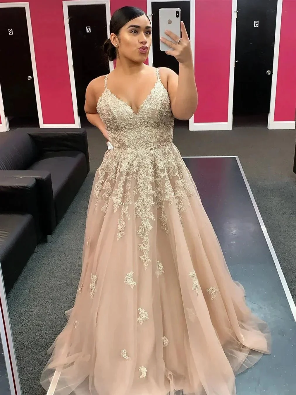 Elegant Champagne Long A Line V Neck Tulle Lace Evening Formal Prom Dresses - Image 2