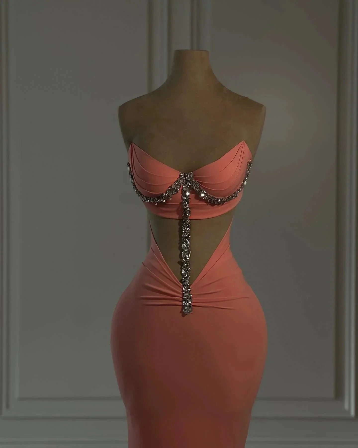 Elegant Column Chiffon Strapless Sleeveless Prom Dress With Appliques - Image 2