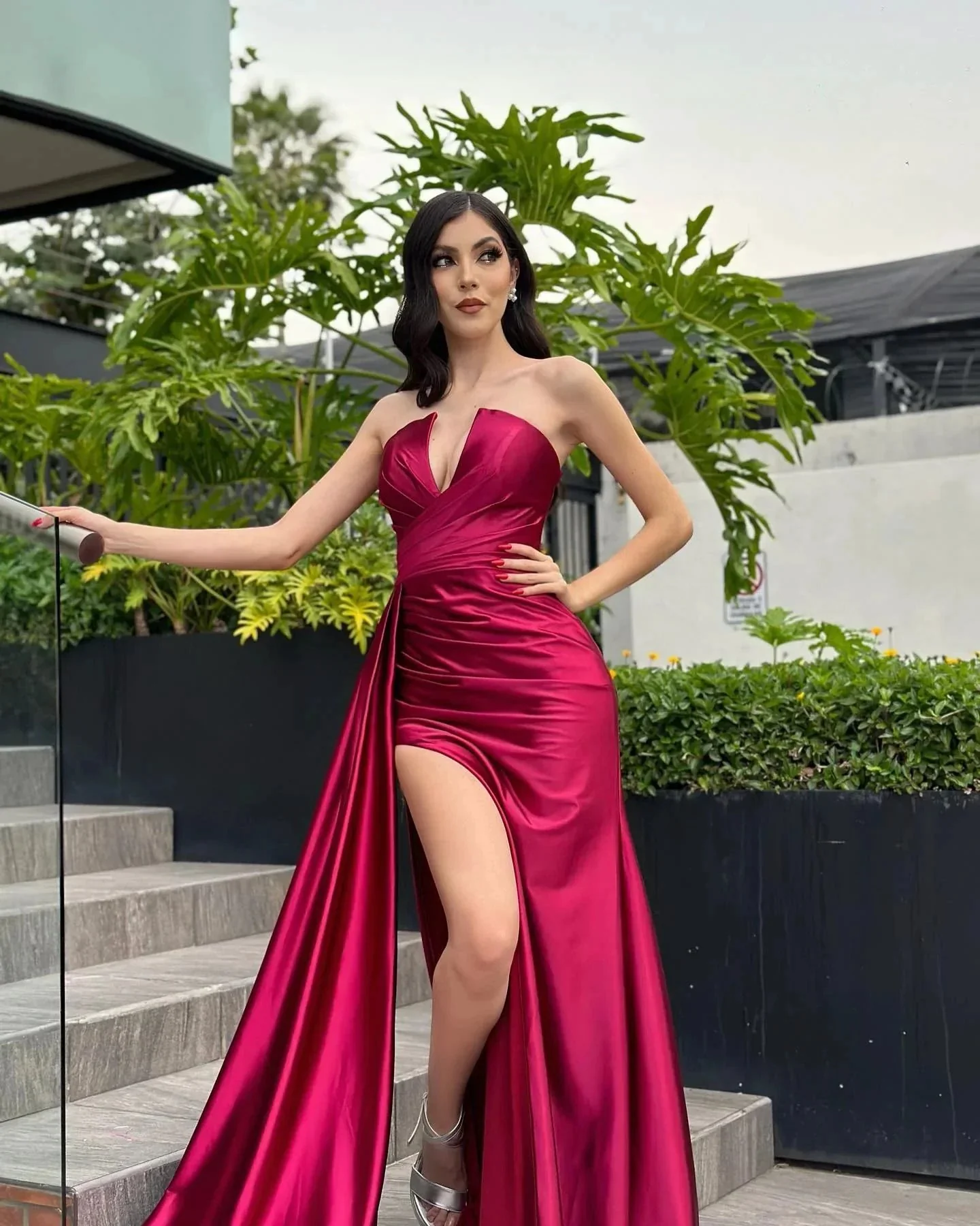 Elegant Column Satin V-Neck Sleeveless Red Prom Dresses With Ruffles Split Front - Image 4
