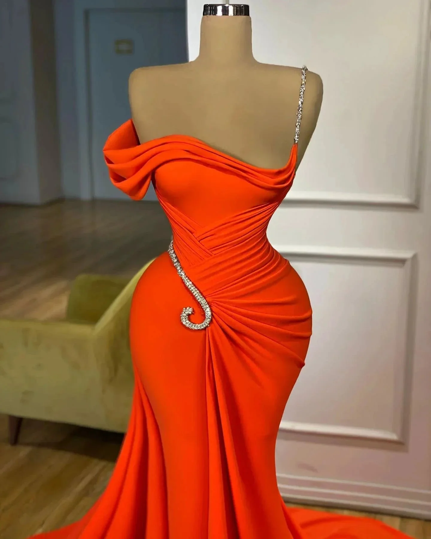 Elegant Floor Length One-should Sleeveless Mermaid Satin Prom Dress with Ruffles - Image 2