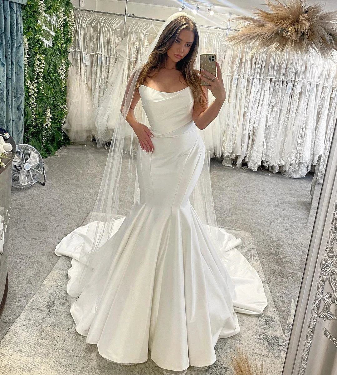 Elegant Floor Length Sleeveless Mermaid Satin Wedding Dress with Ruffles - Image 2