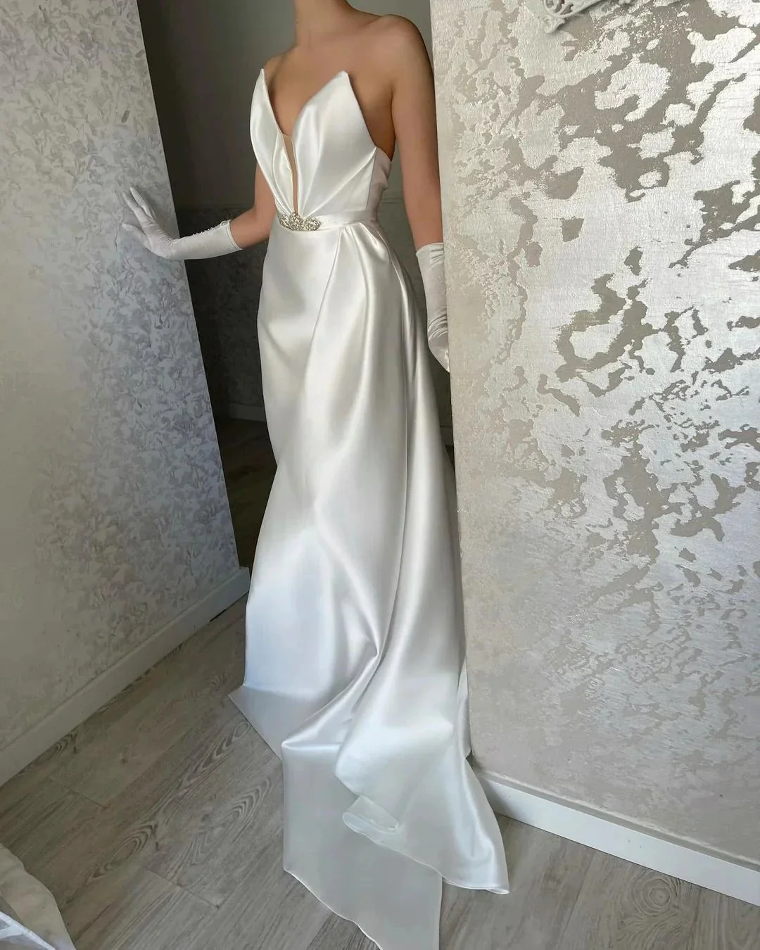 Elegant Floor Length V-neck Sleeveless Satin Prom Dress - Image 2