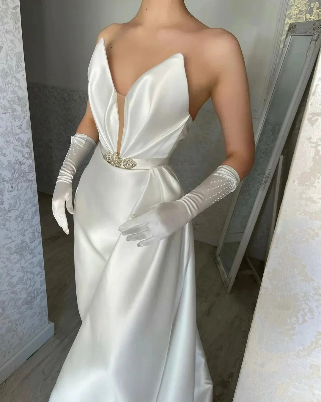 Elegant Floor Length V-neck Sleeveless Satin Prom Dress - Image 3
