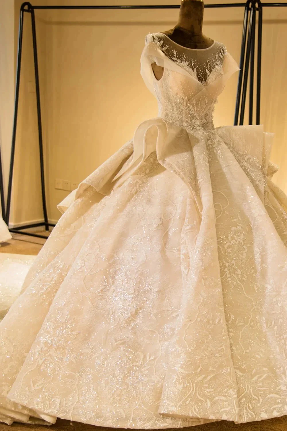 Elegant Illusion neck Cap Sleeve Appliques Tulle A-line Princess Wedding Dress - Image 3