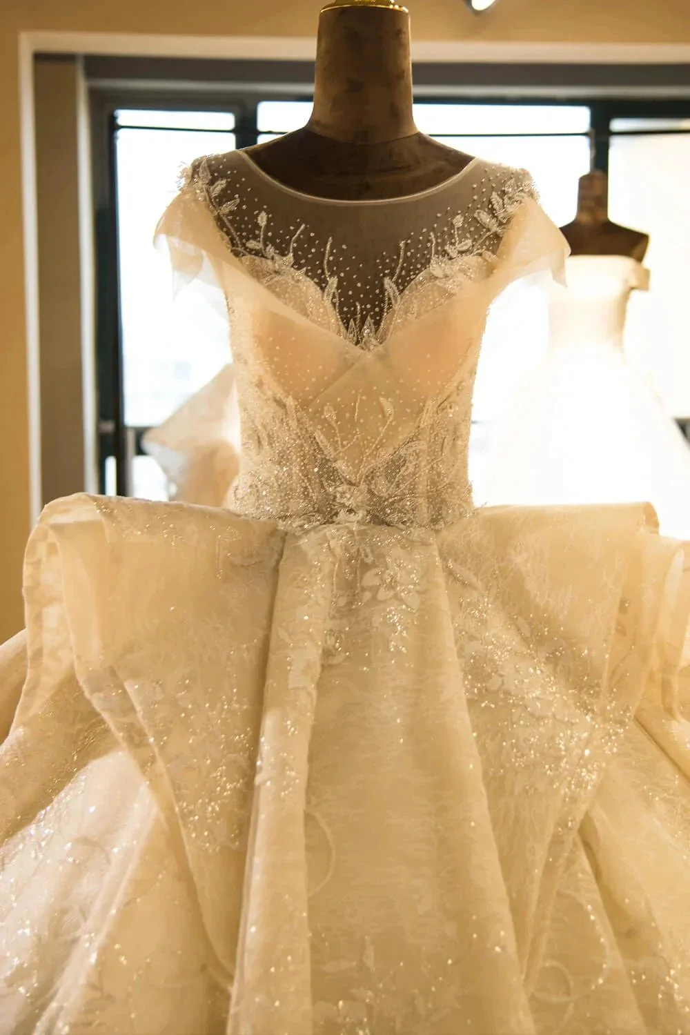 Elegant Illusion neck Cap Sleeve Appliques Tulle A-line Princess Wedding Dress - Image 4