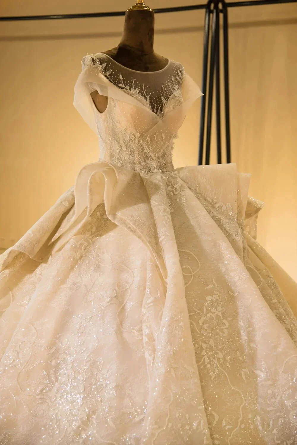 Elegant Illusion neck Cap Sleeve Appliques Tulle A-line Princess Wedding Dress - Image 5