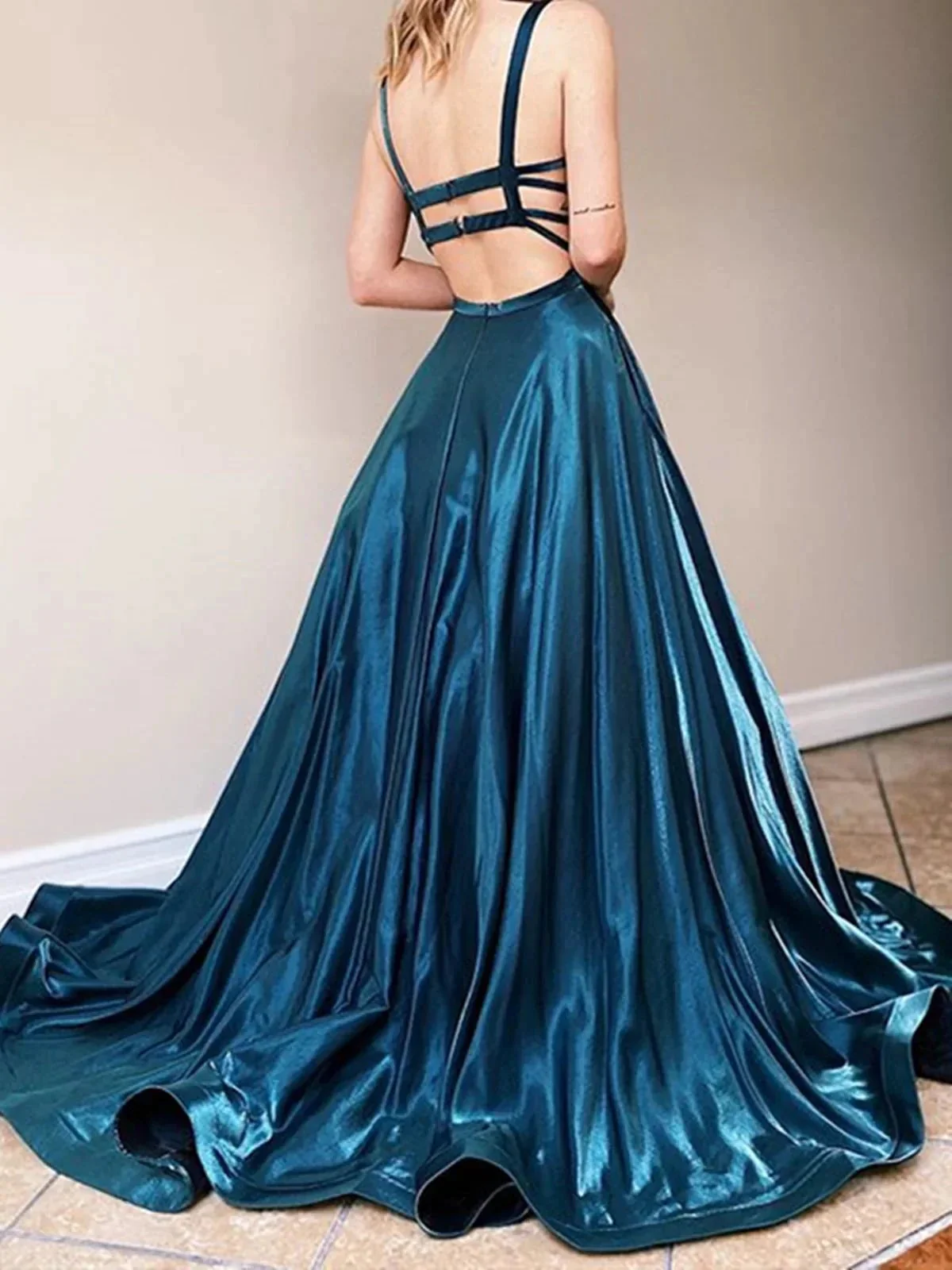 Elegant Long A-line Sleeveless Open Back Formal Evening Prom Dresses - Image 2