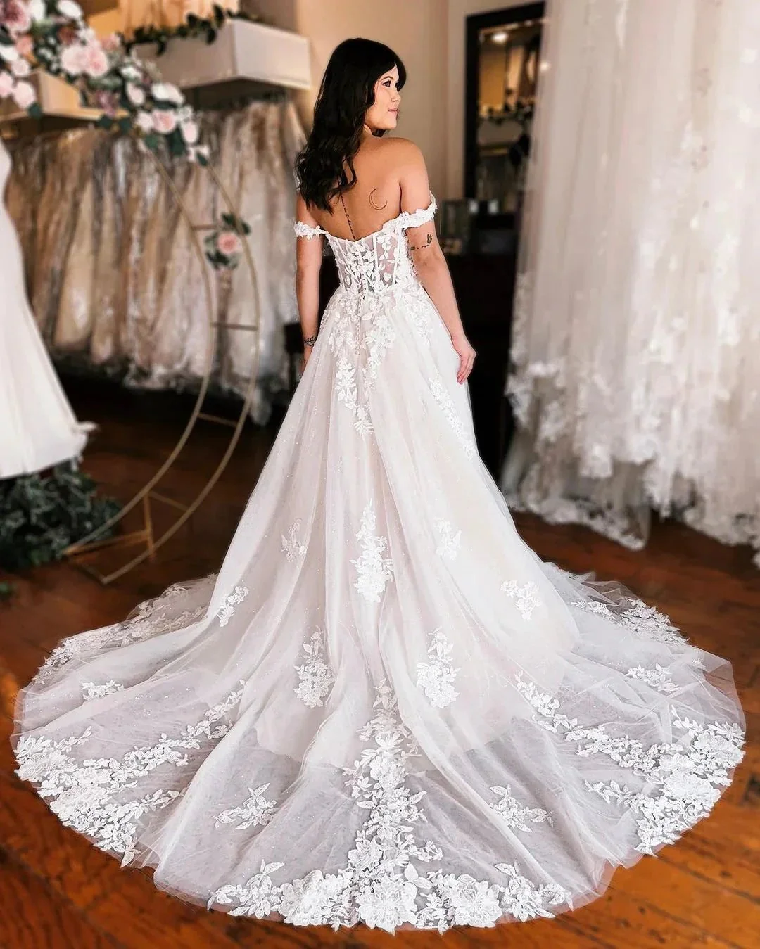 Elegant Long A-line Straps Sleeveless Lace Wedding Dress With Slit - Image 2