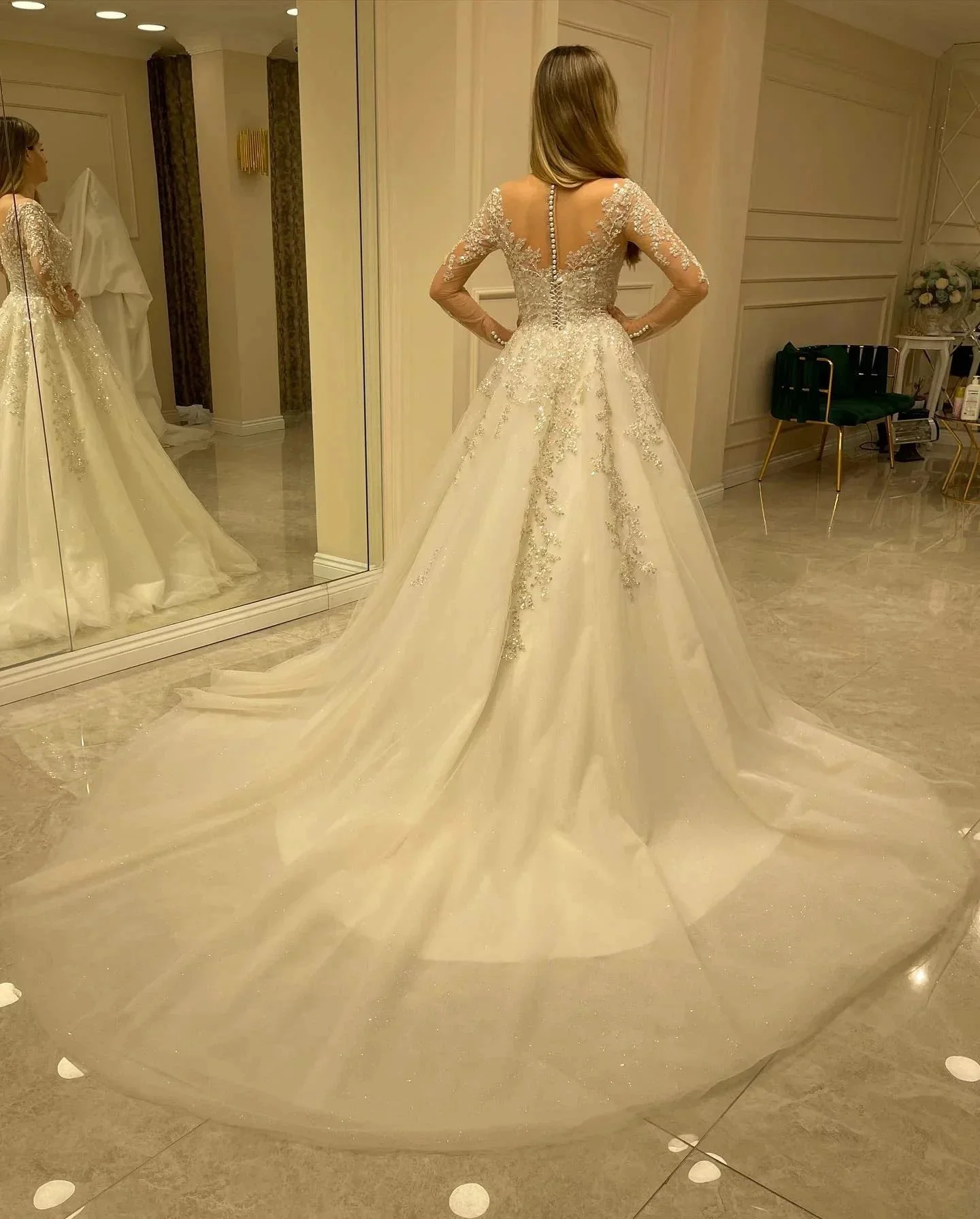 Elegant Long A-line Sweetheart Lace Appliques Wedding Dress with Sleeves - Image 2