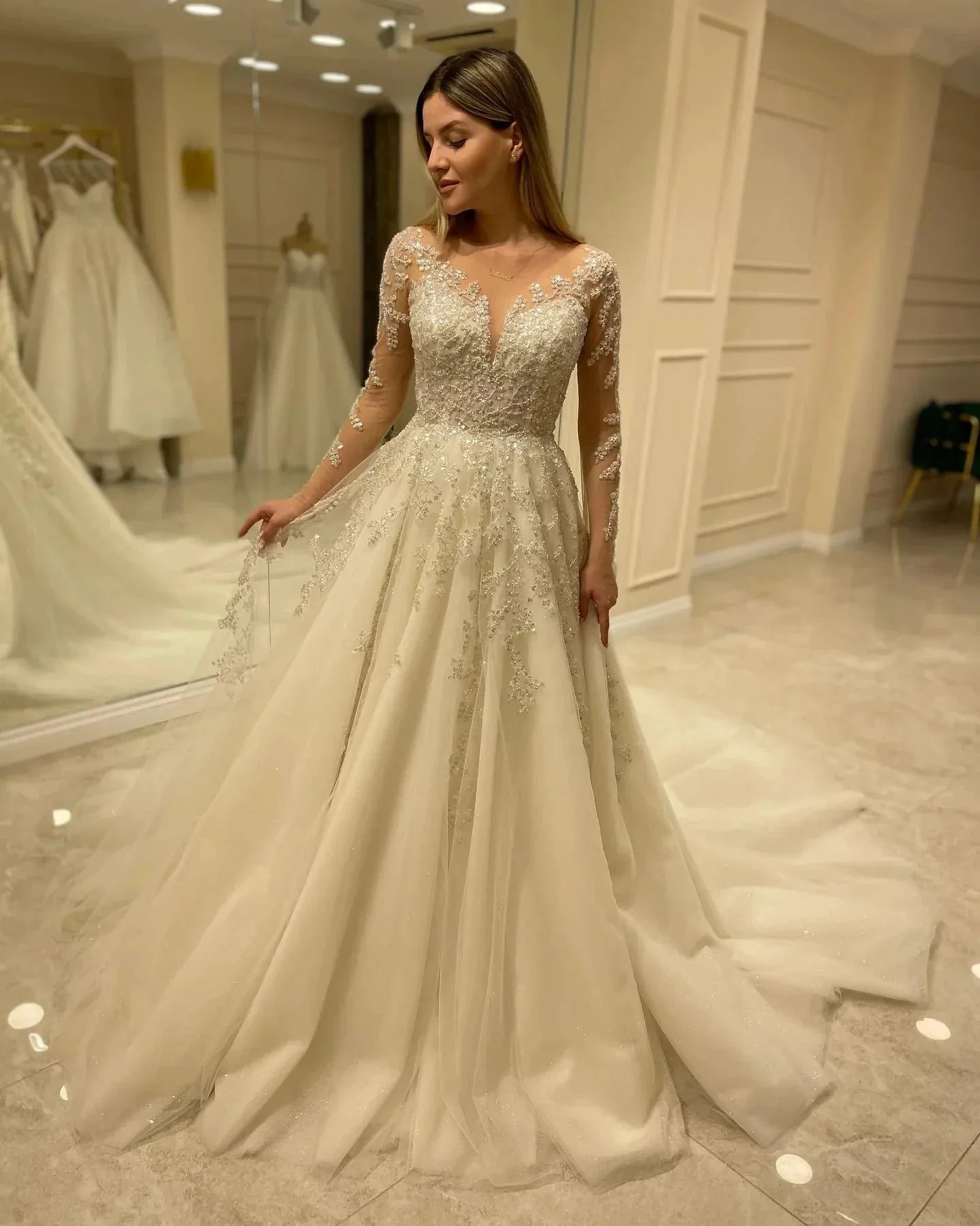 Elegant Long A-line Sweetheart Lace Appliques Wedding Dress with Sleeves - Image 3