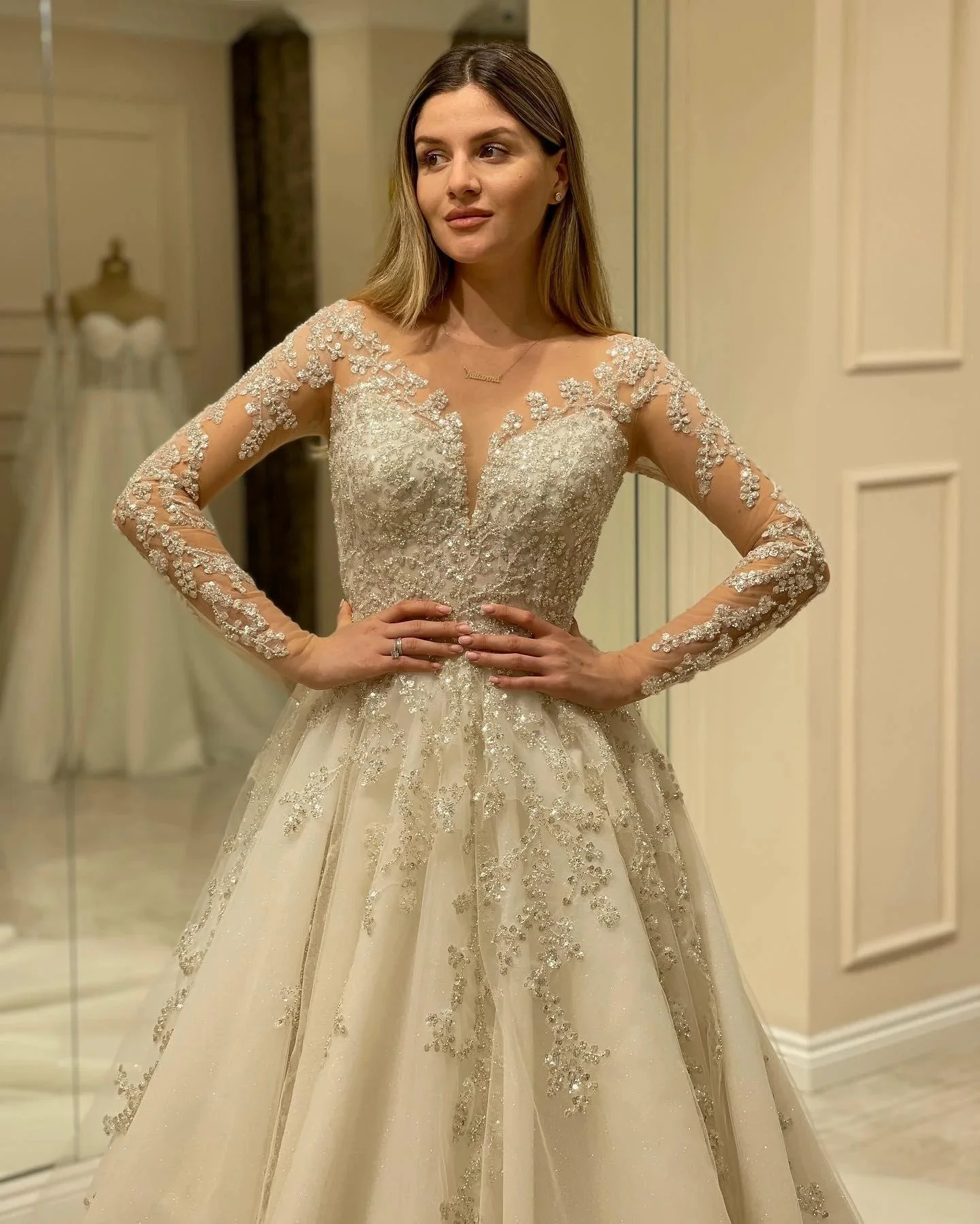 Elegant Long A-line Sweetheart Lace Appliques Wedding Dress with Sleeves - Image 4