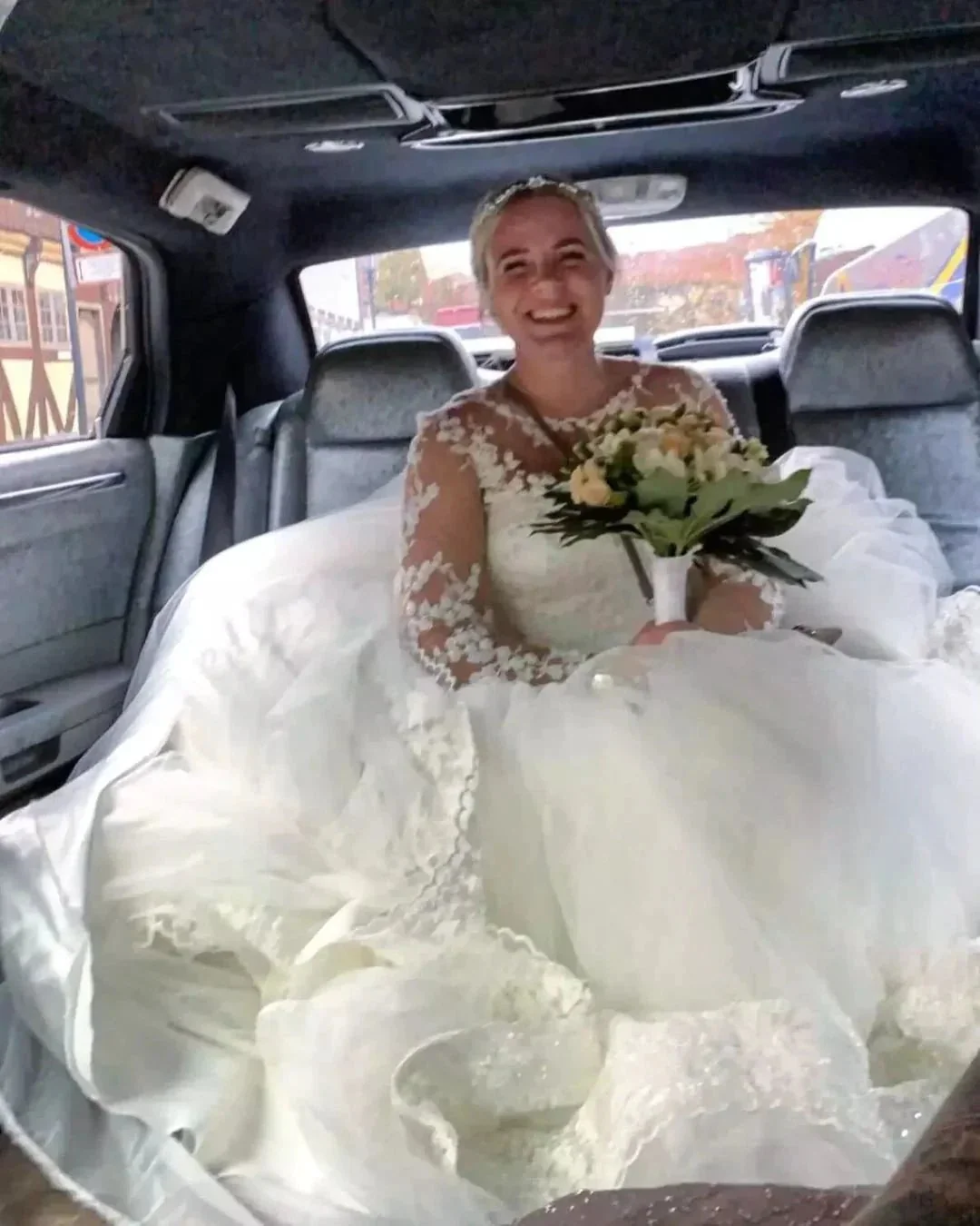 Elegant Long A-line Sweetheart Tulle Wedding Dress - Image 3