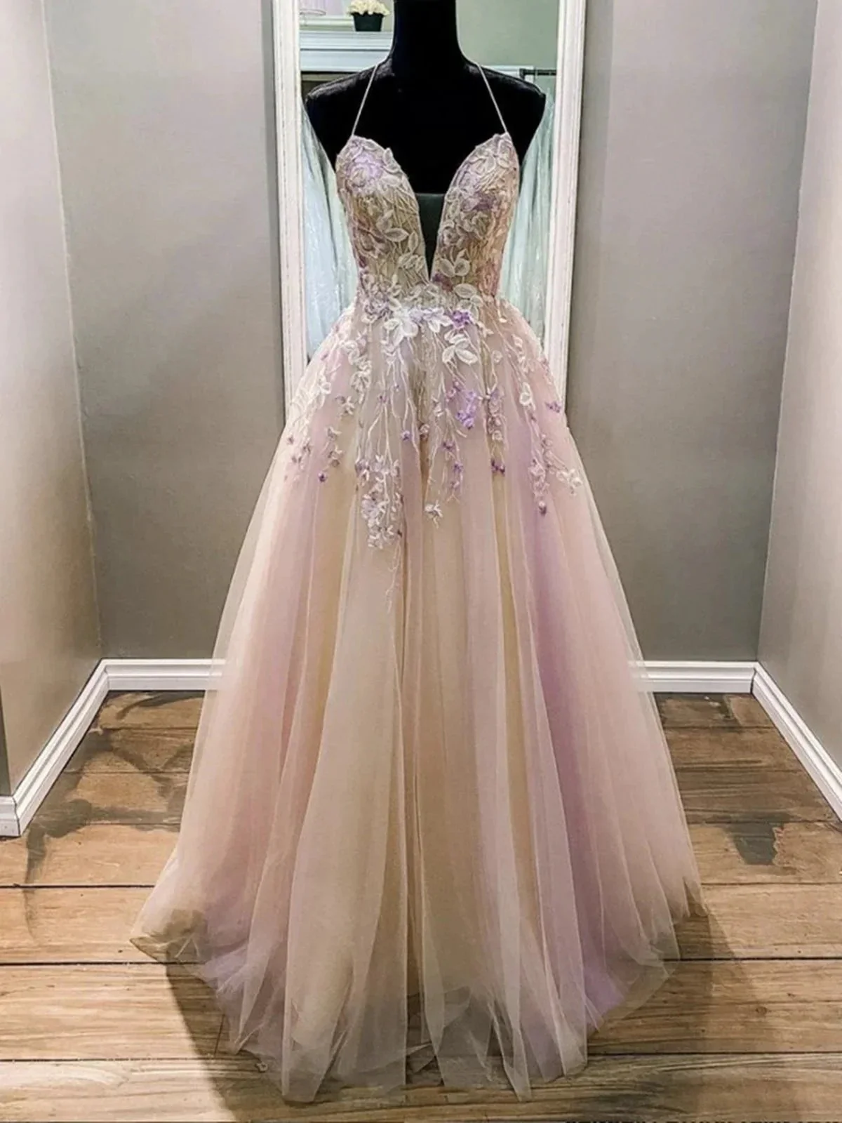 Elegant Long A Line V Neck Backless Tulle Lace Evening Formal Prom Dresses - Image 2