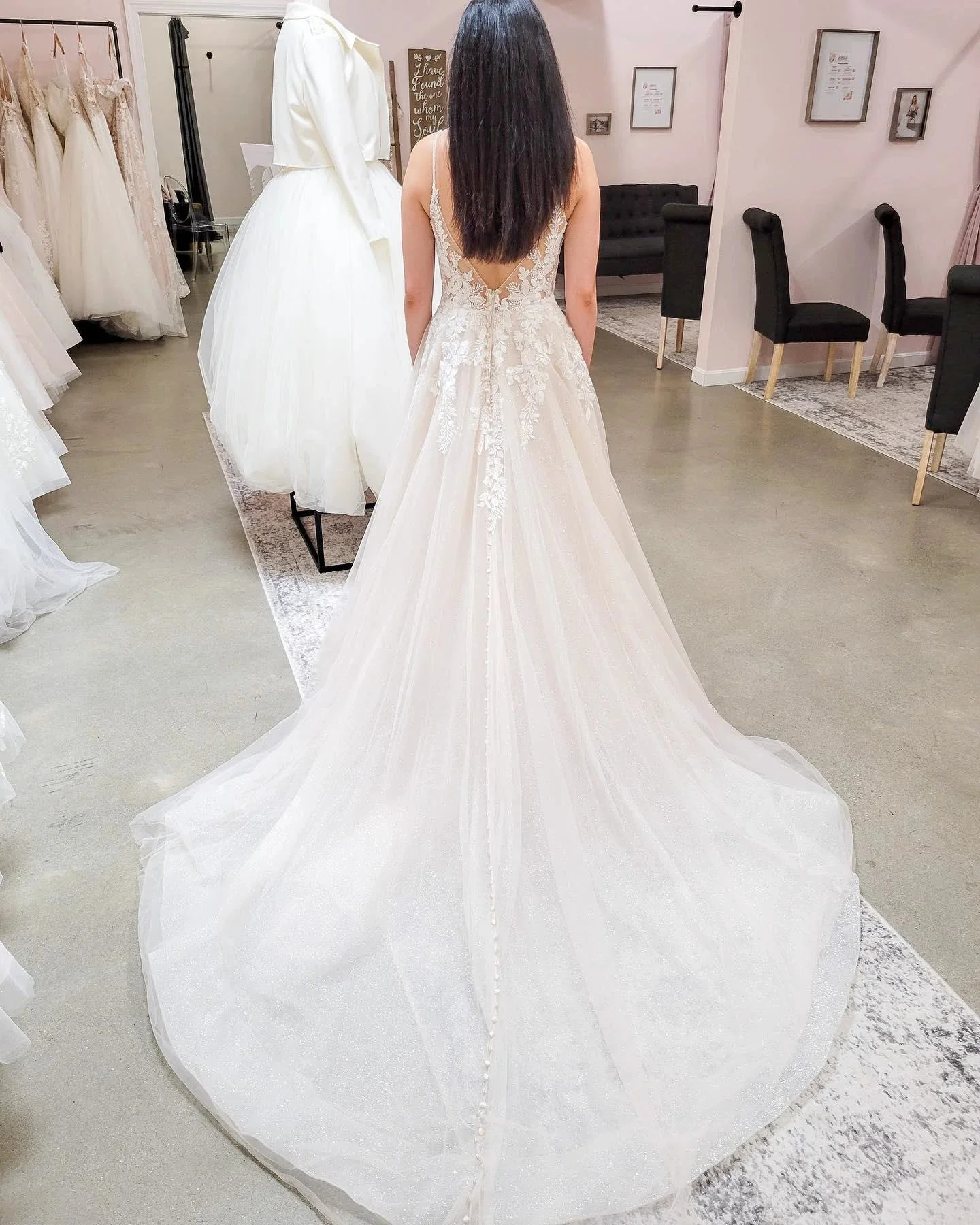 Elegant Long A-line V-neck Lace Tulle Backless Wedding Dresses - Image 2