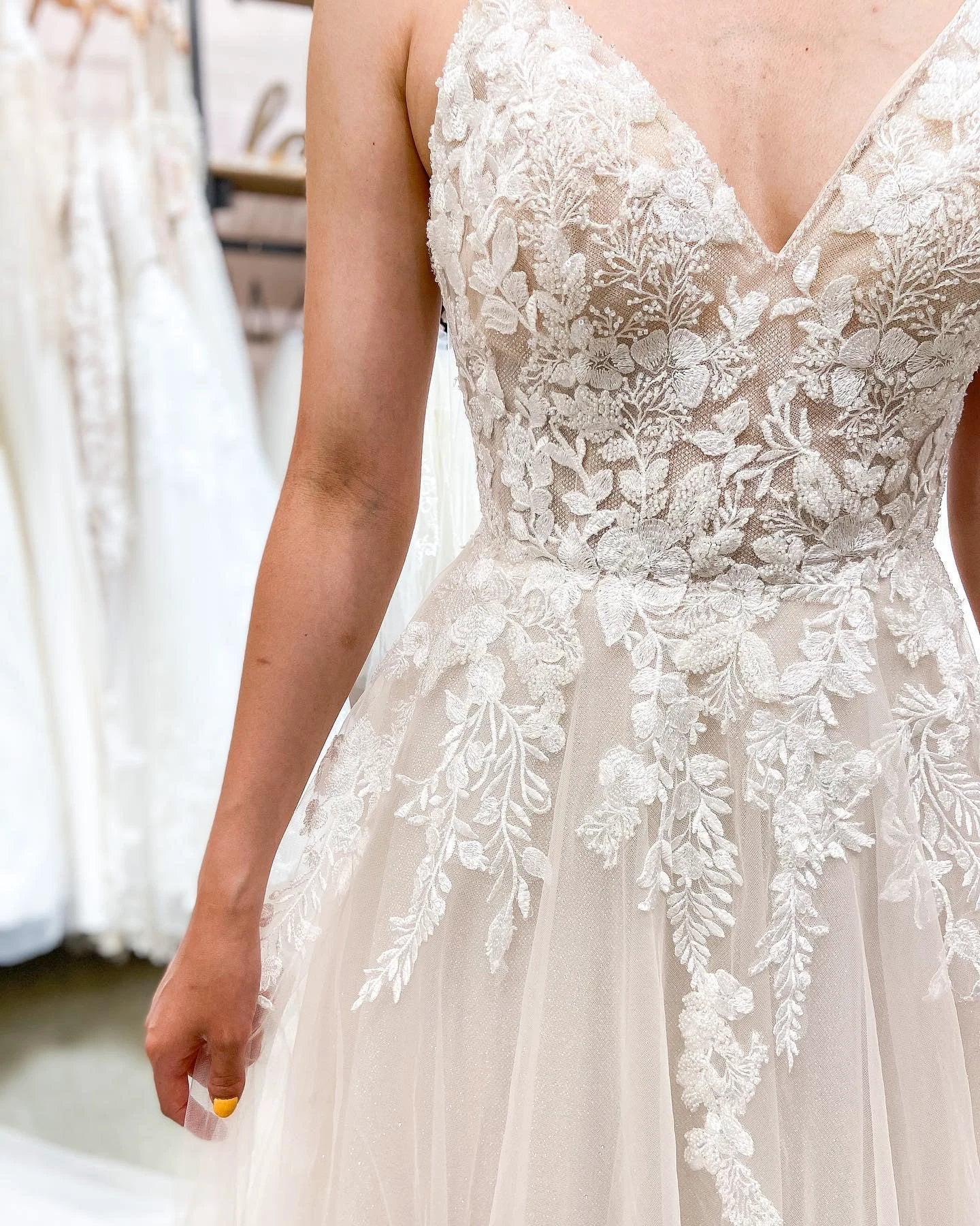 Elegant Long A-line V-neck Lace Tulle Backless Wedding Dresses - Image 3