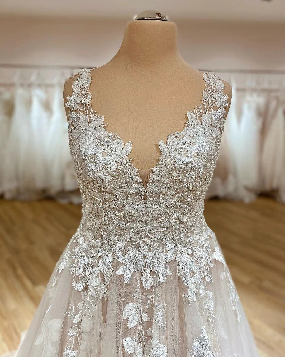 Elegant Long A-Line V-neck Spaghetti Straps Appliques Lace Ruffles Tulle Wedding Dress - Image 2
