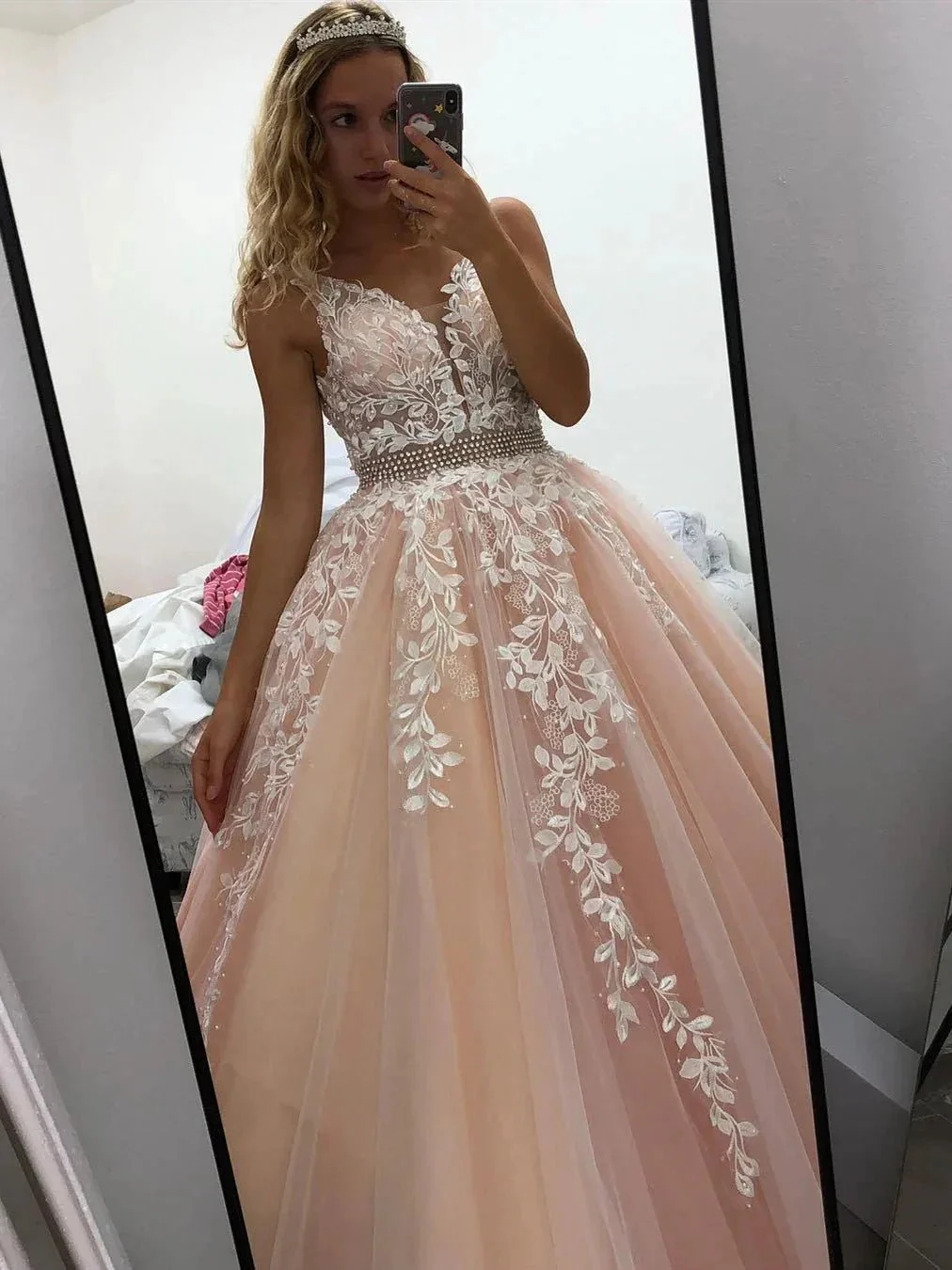 Elegant Long A-line V-neck Tulle Lace Backless Formal Prom Dresses - Image 2
