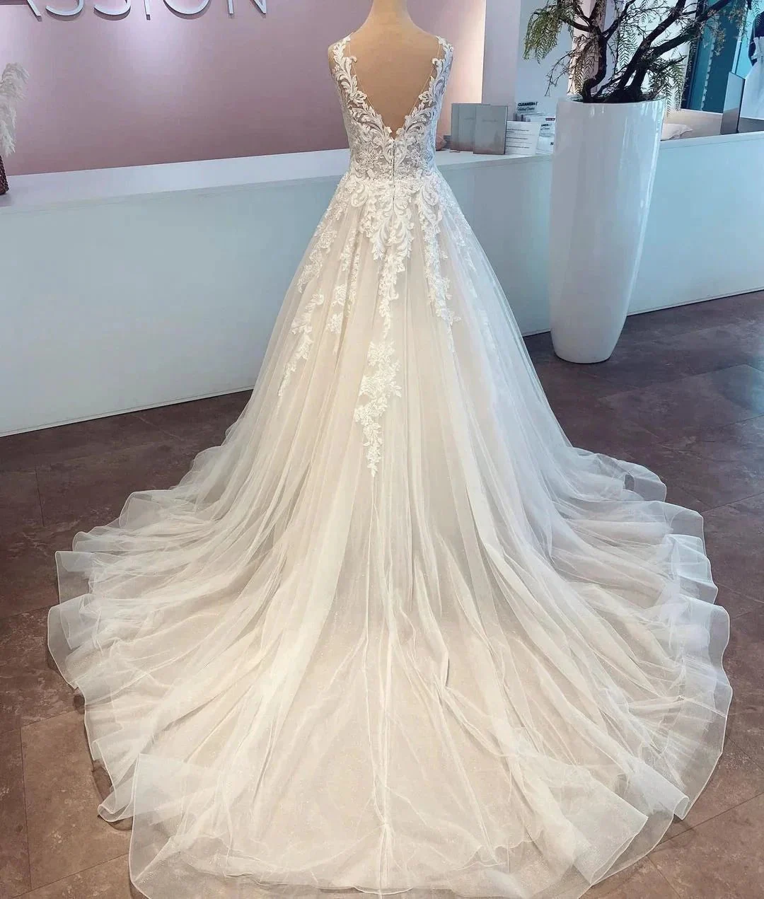 Elegant Long A-line V-neck Tulle Lace Wedding Dress - Image 2