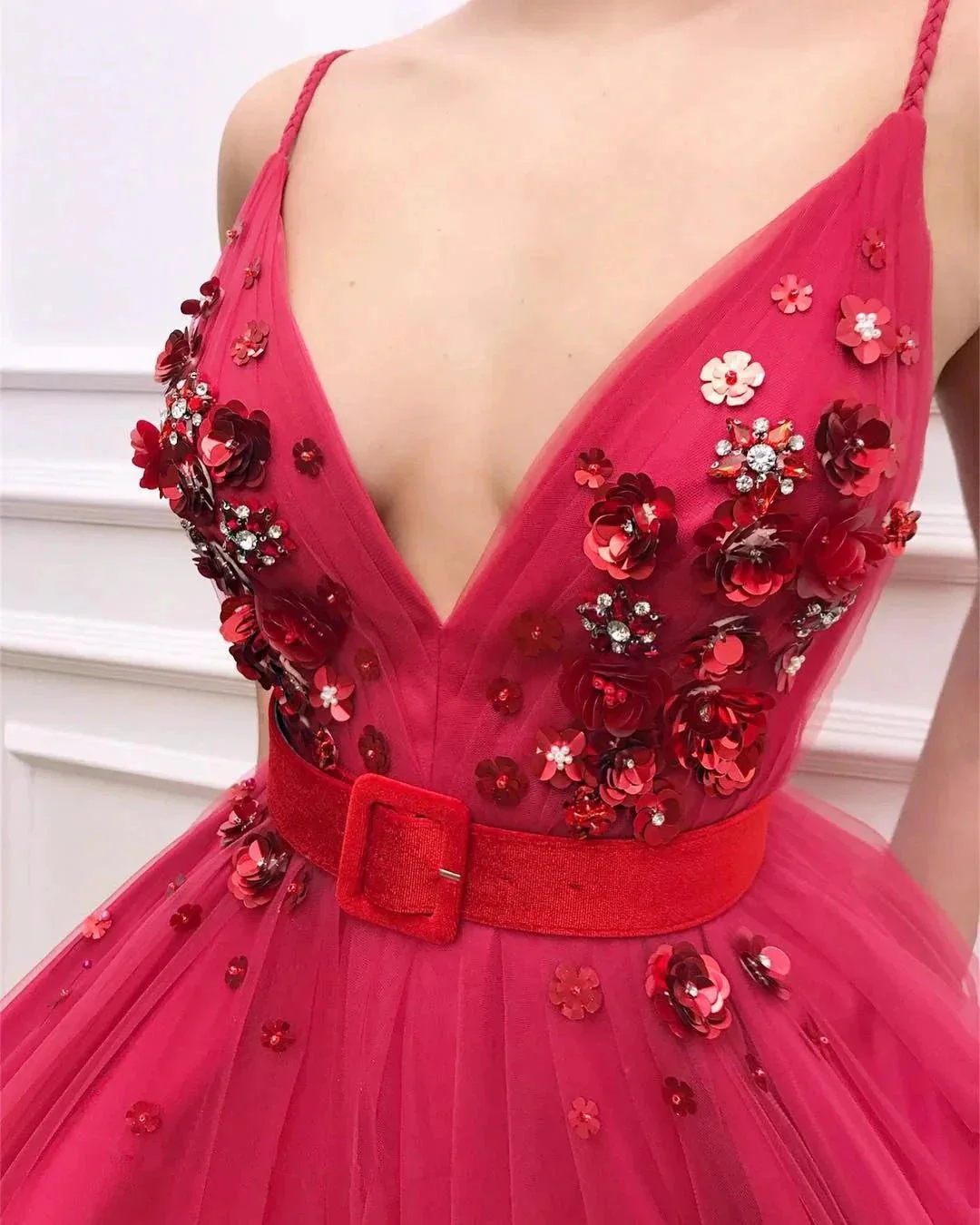 Elegant Long A-line V-neck Tulle Prom Dress - Image 3