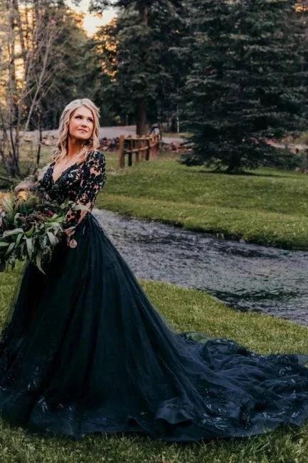 Elegant Long Black A-line V-neck Long Sleeves Wedding Dresses With Lace - Image 2