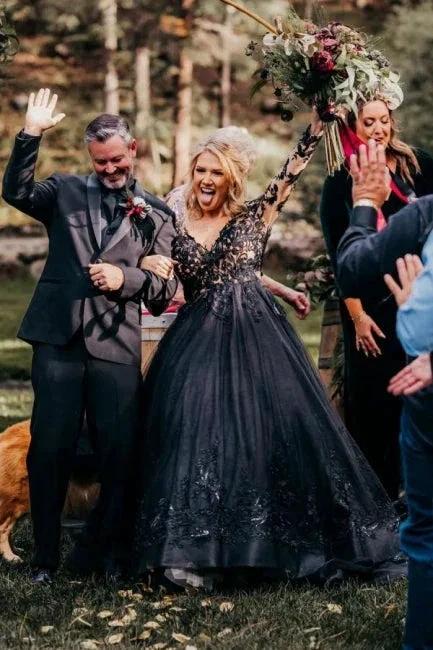 Elegant Long Black A-line V-neck Long Sleeves Wedding Dresses With Lace - Image 3