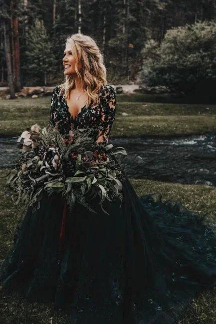 Elegant Long Black A-line V-neck Long Sleeves Wedding Dresses With Lace - Image 5