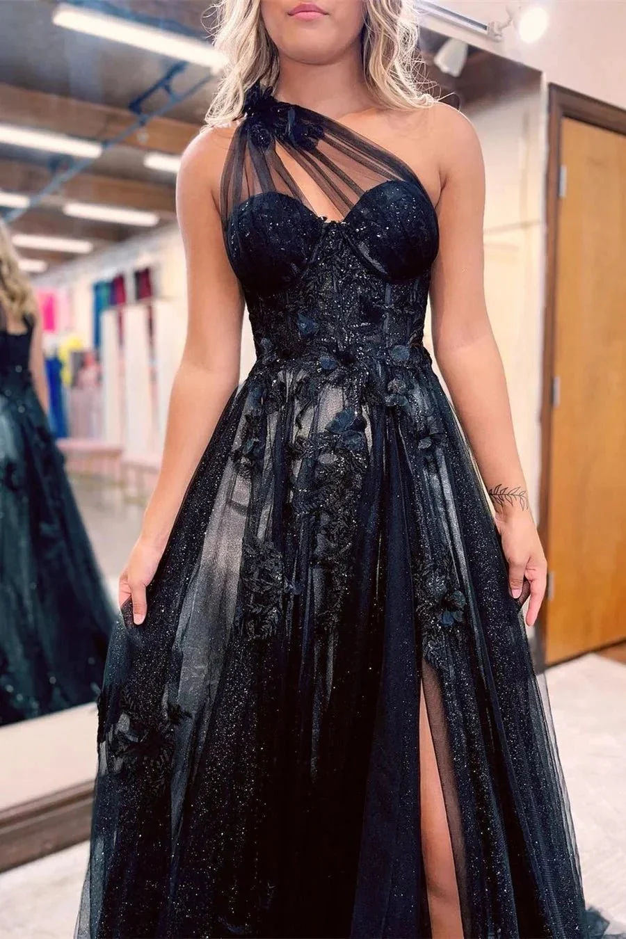 Elegant Long Black One Shoulder A-line Lace Prom Dress With Slit - Image 2