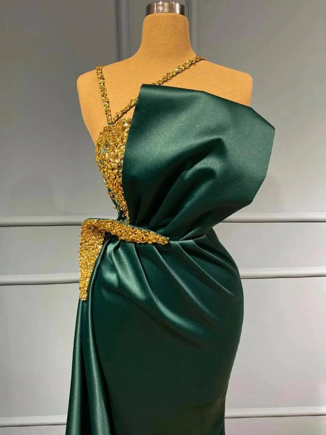 Elegant Long Mermaid Halter Satin Prom Dress - Image 2