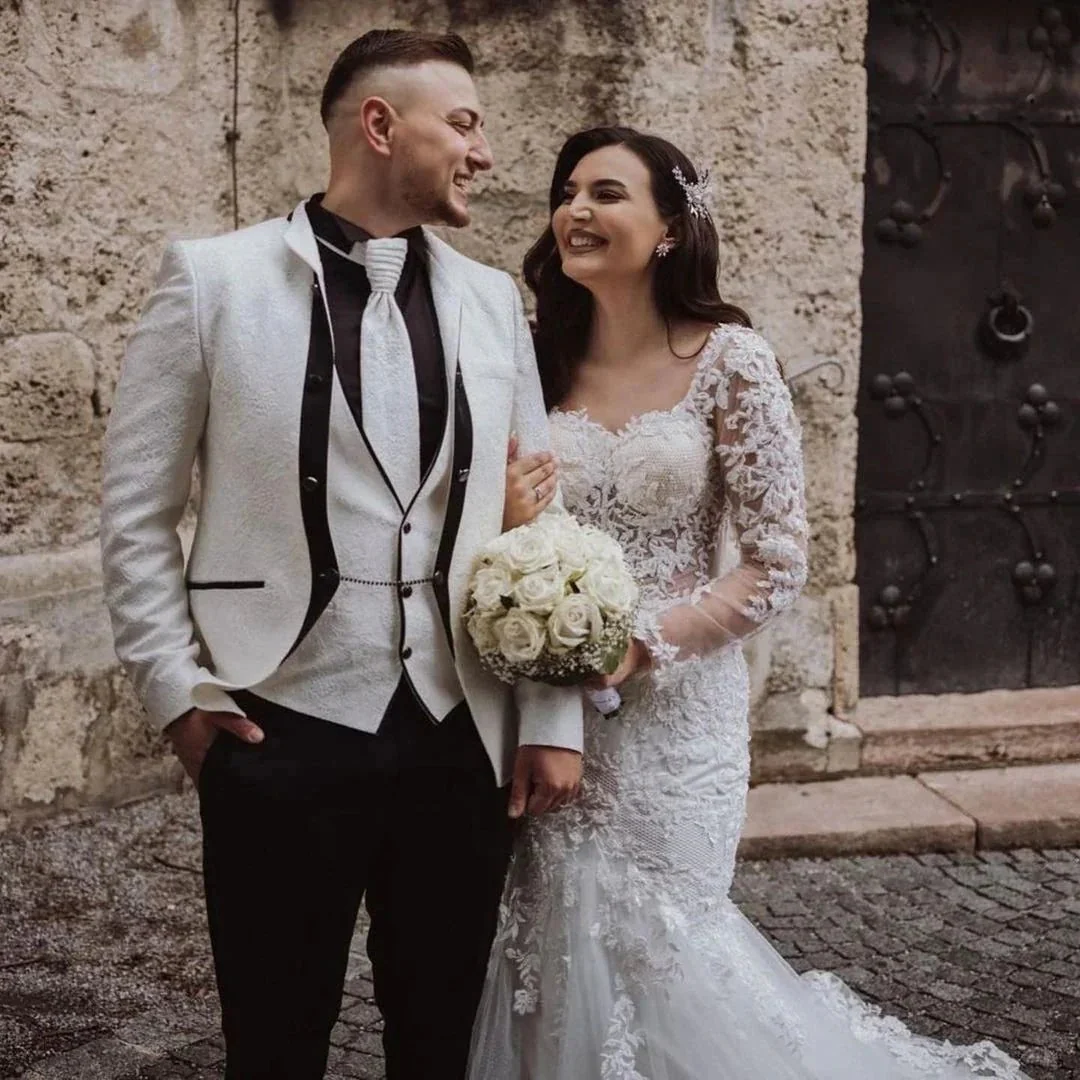 Elegant Long Mermaid Lace Open Back Wedding dresses with Sleeves - Image 4