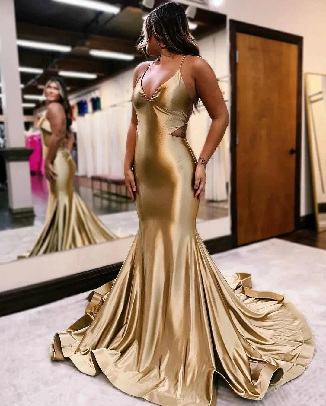 Elegant Long Mermaid V-neck Backless Formal Prom Dresses - Image 3