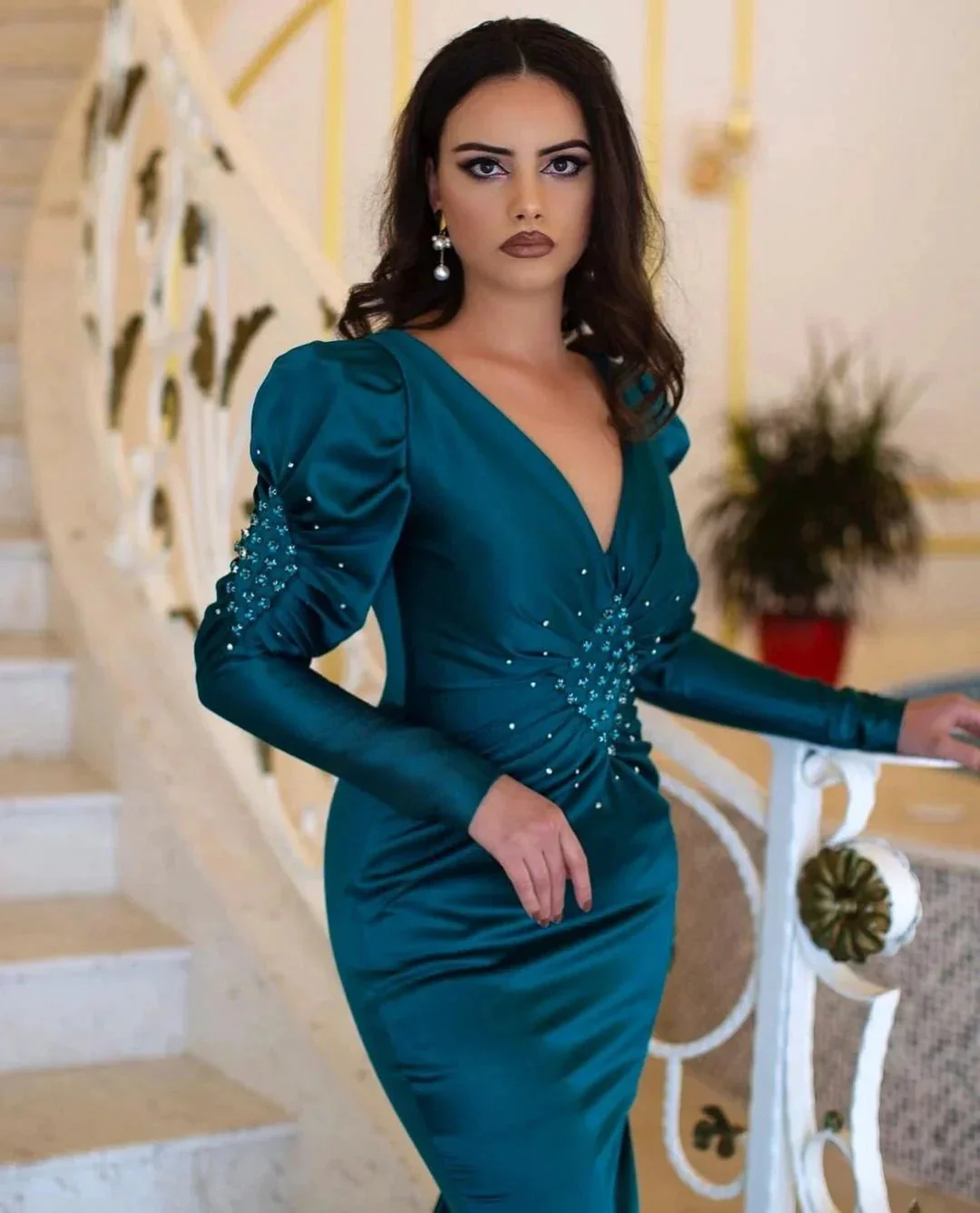 Elegant Long Mermaid V-neck Beading Prom Dress With Long Sleeves - Image 3