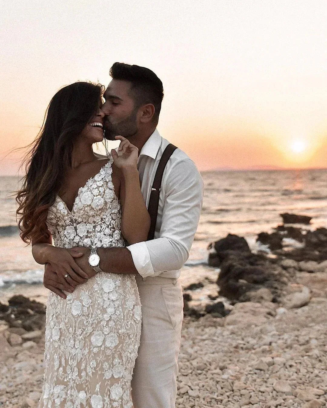 Elegant Long Mermaid V-neck Floral Lace Backless Wedding Dress - Image 4