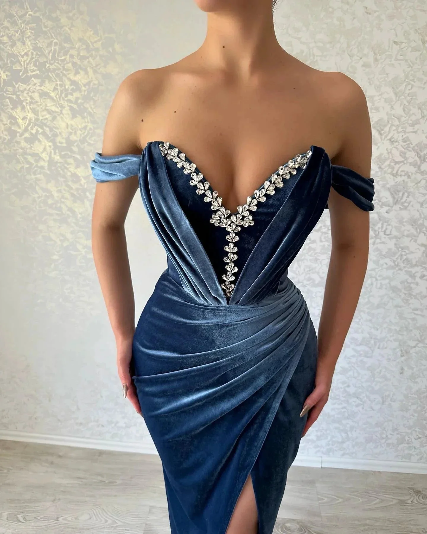 Elegant Long Navy Off-the-shoulder Column Ankle Length Prom Dress With Slit - Image 3