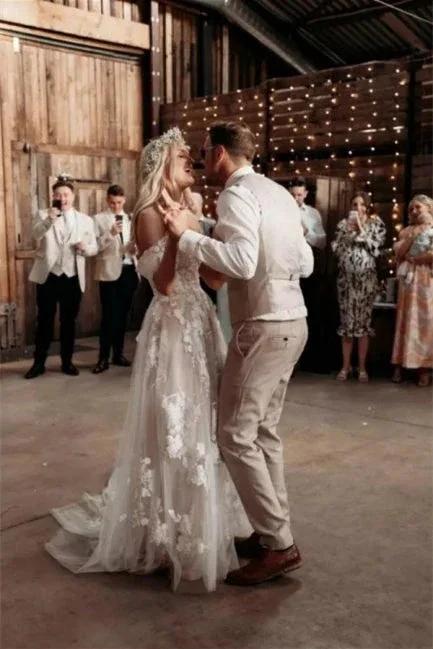 Elegant Long Off-the-Shoulder Tulle Floral Lace Wedding Dress - Image 3