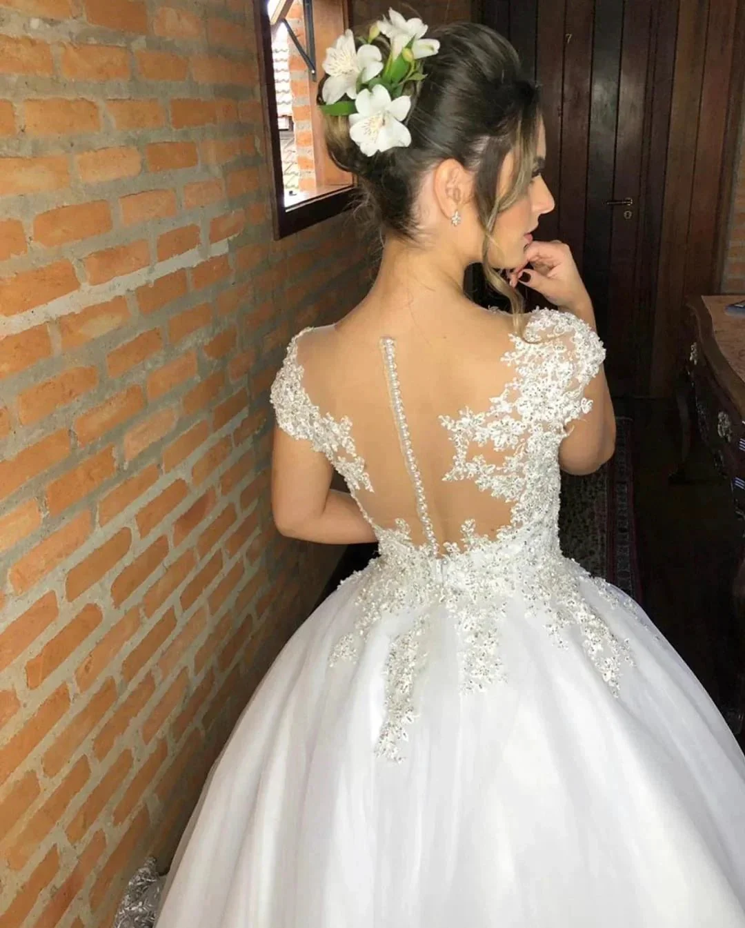 Elegant Long Princess Appliques Lace V-neck Wedding Dresses - Image 2