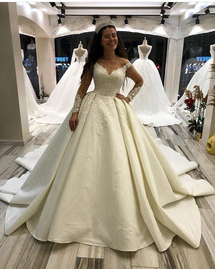 Elegant Long Princess Sweetheart Satin Wedding Dress with Sleeves - Image 2