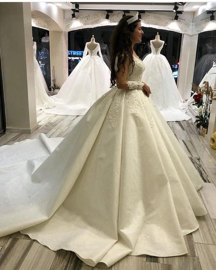 Elegant Long Princess Sweetheart Satin Wedding Dress with Sleeves - Image 3