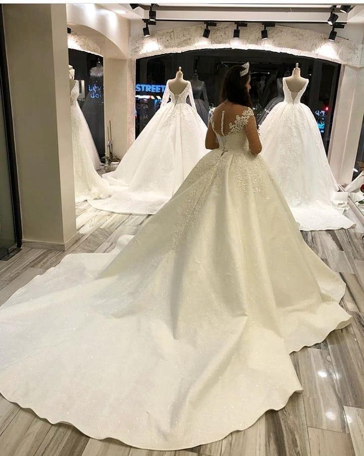 Elegant Long Princess Sweetheart Satin Wedding Dress with Sleeves - Image 4