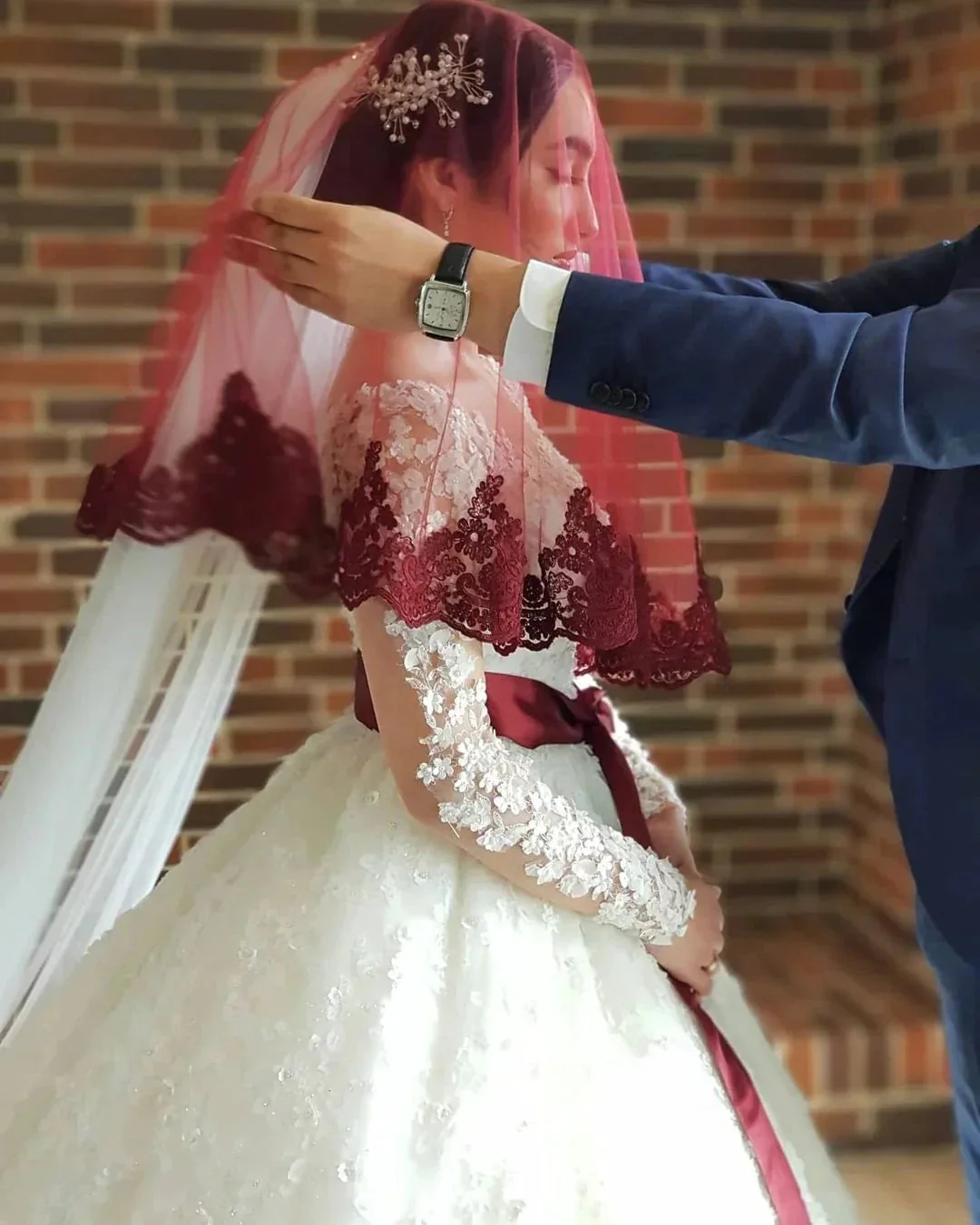 Elegant Long Princess Tulle Lace Wedding Dresses with Sleeves - Image 5
