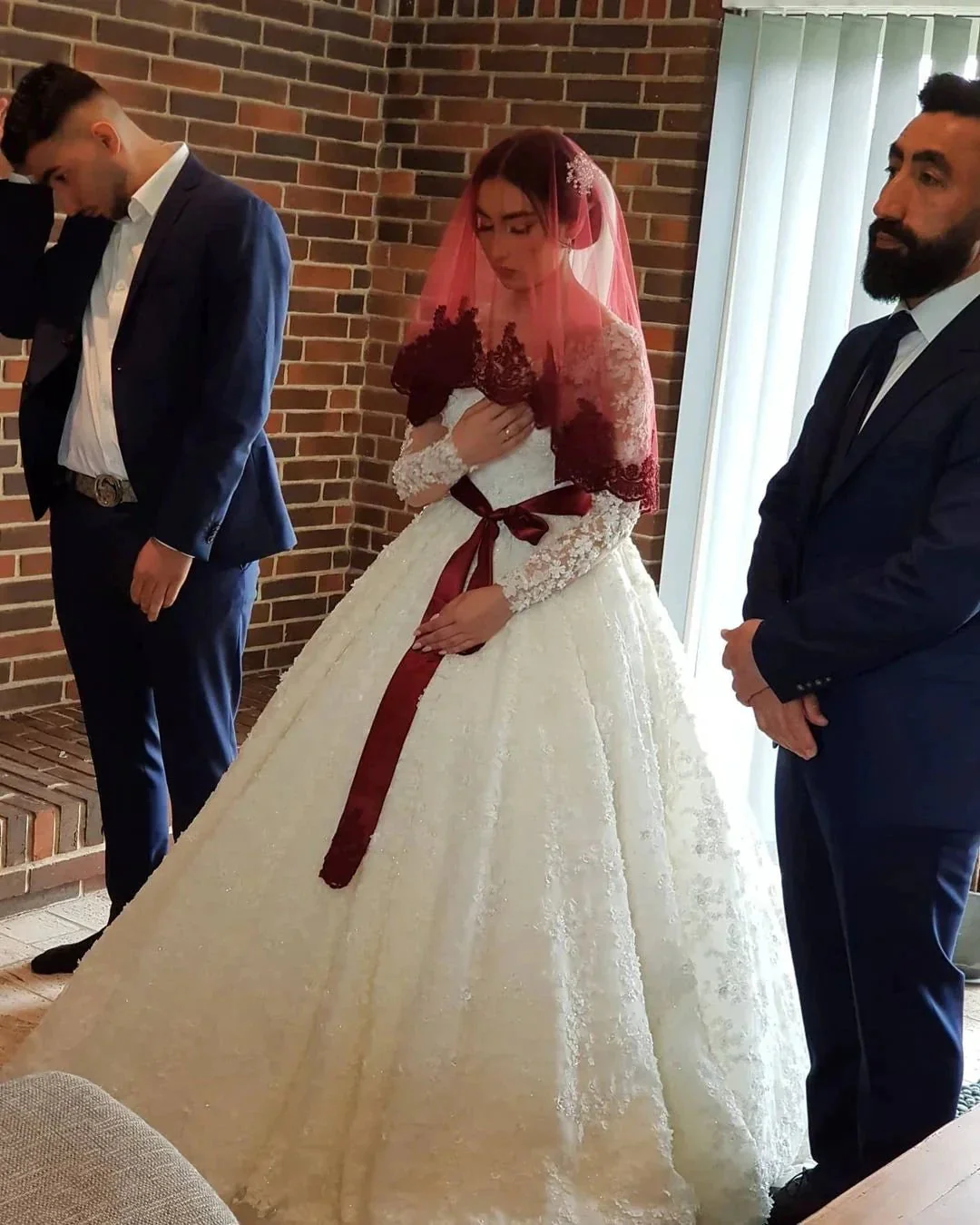 Elegant Long Princess Tulle Lace Wedding Dresses with Sleeves - Image 7