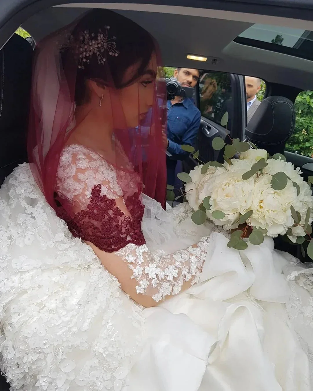 Elegant Long Princess Tulle Lace Wedding Dresses with Sleeves - Image 9