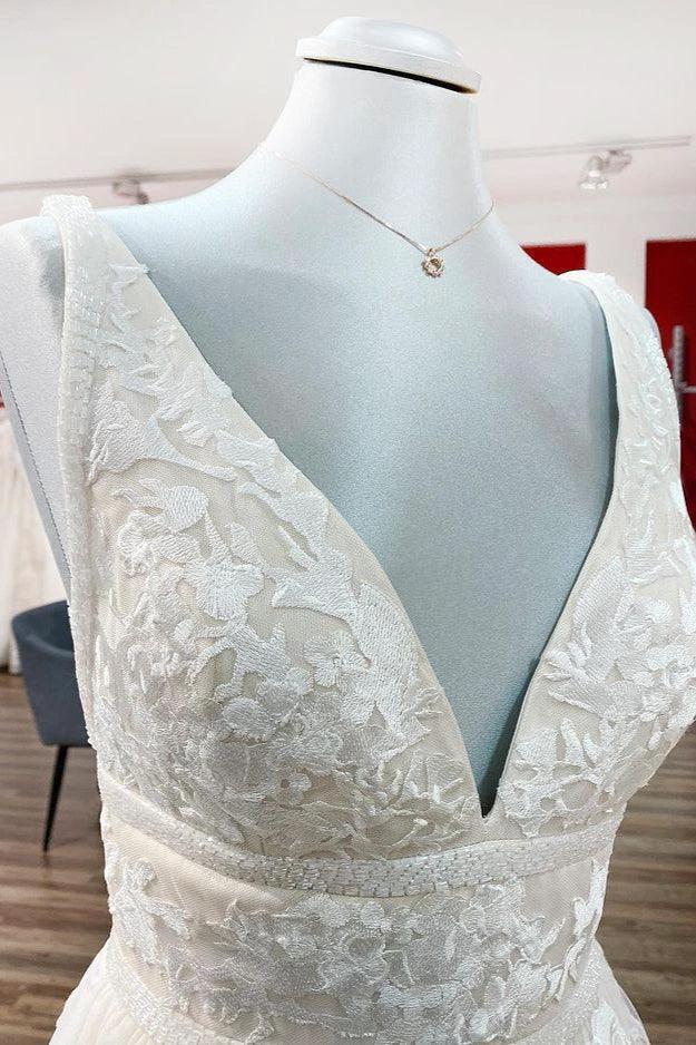 Elegant Long Princess V-neck Tulle Backless Wedding Dress with Lace - Image 4