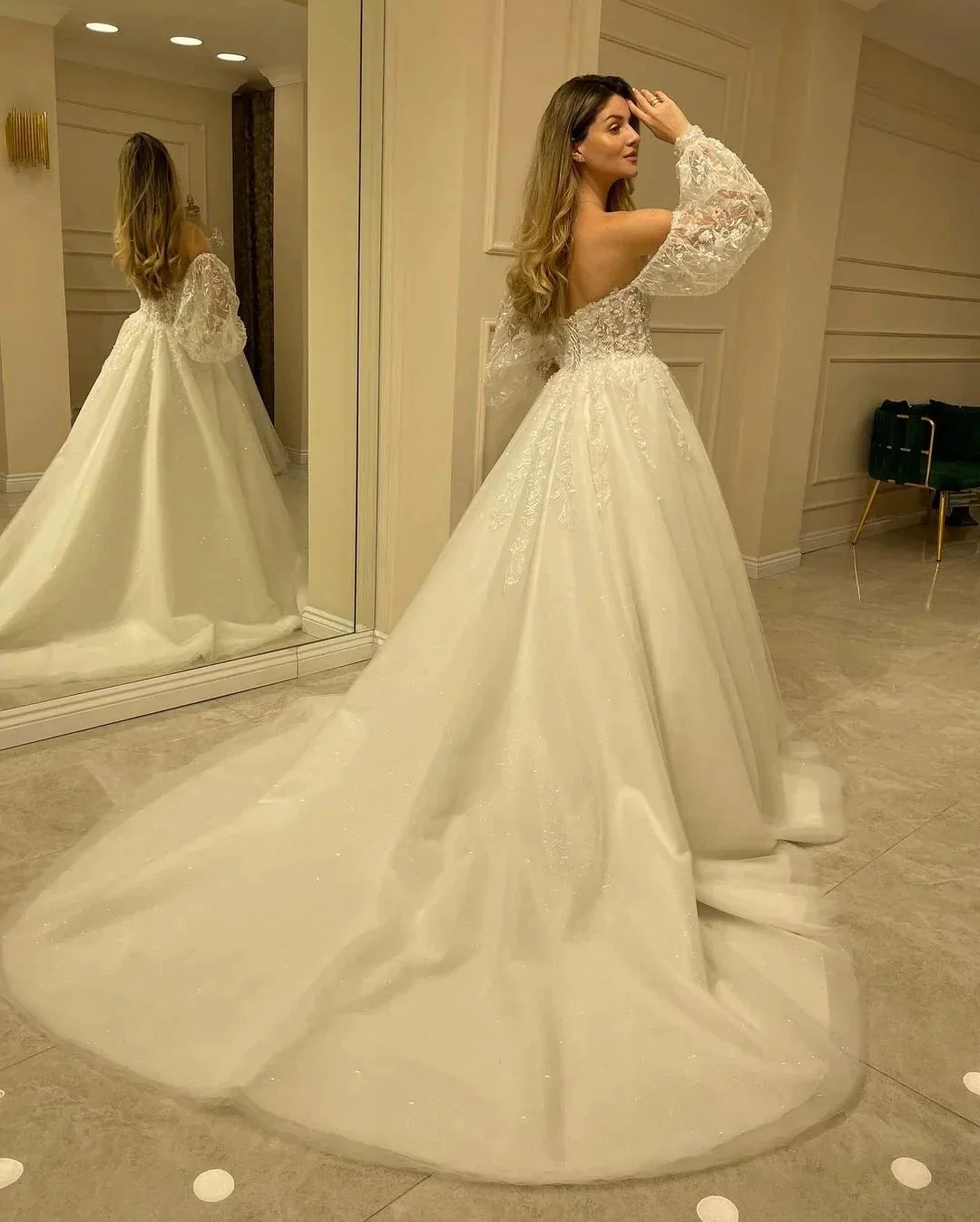 Elegant Long Sleeve A-Line Sweetheart Backless Appliques Lace Wedding Dress - Image 2